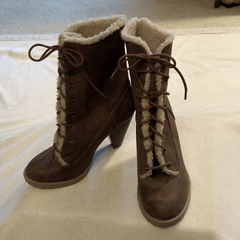 Women's Feminine Heeled American Eagle WorkBoots, Size 7